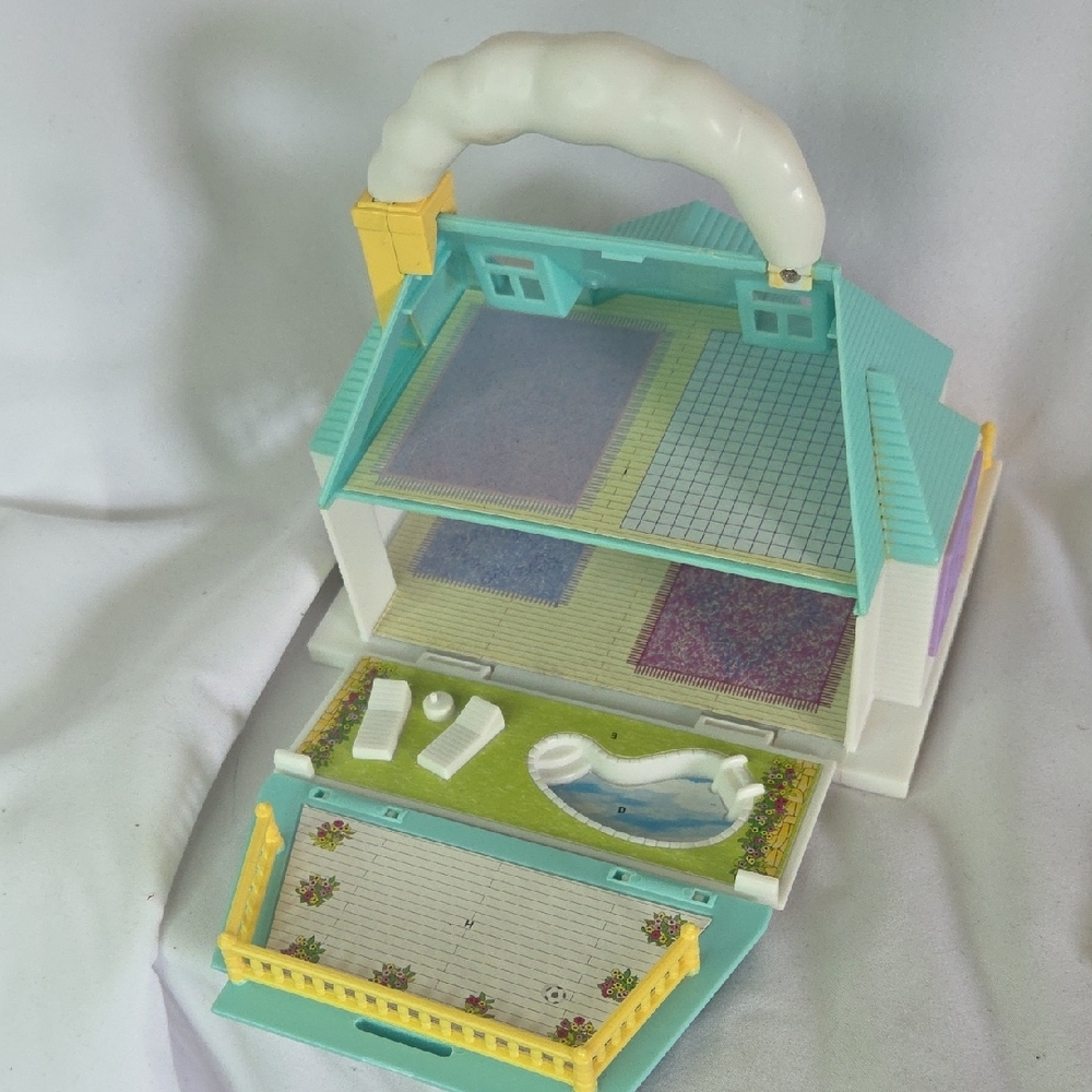 Blue box Polly Pocket Style Vintage Doll house w/ Pool and Garden